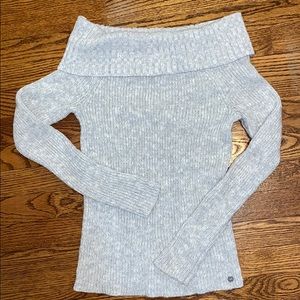 HOLLISTER OFF THE SHOULDER SWEATER